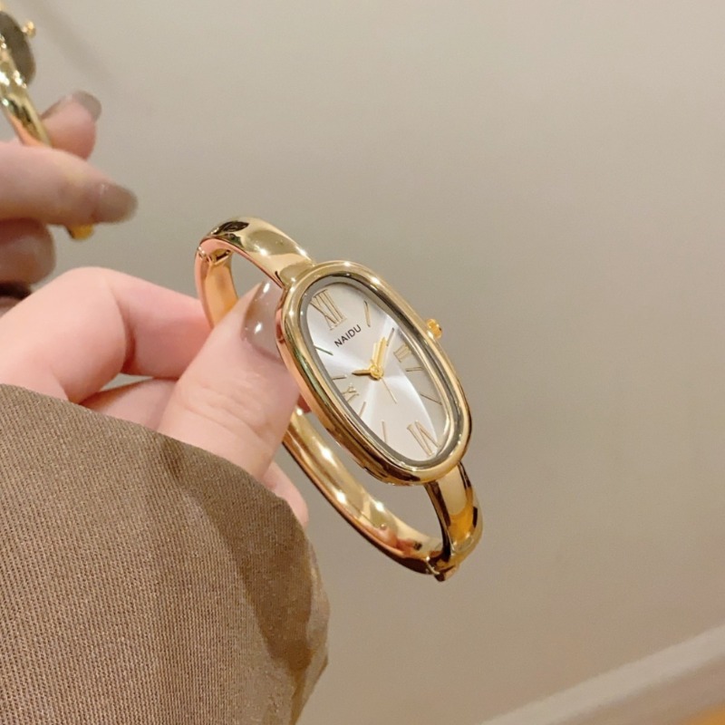 Luxury Watch Gold - Hoogwaardig dameshorloge met Romeinse schaal en