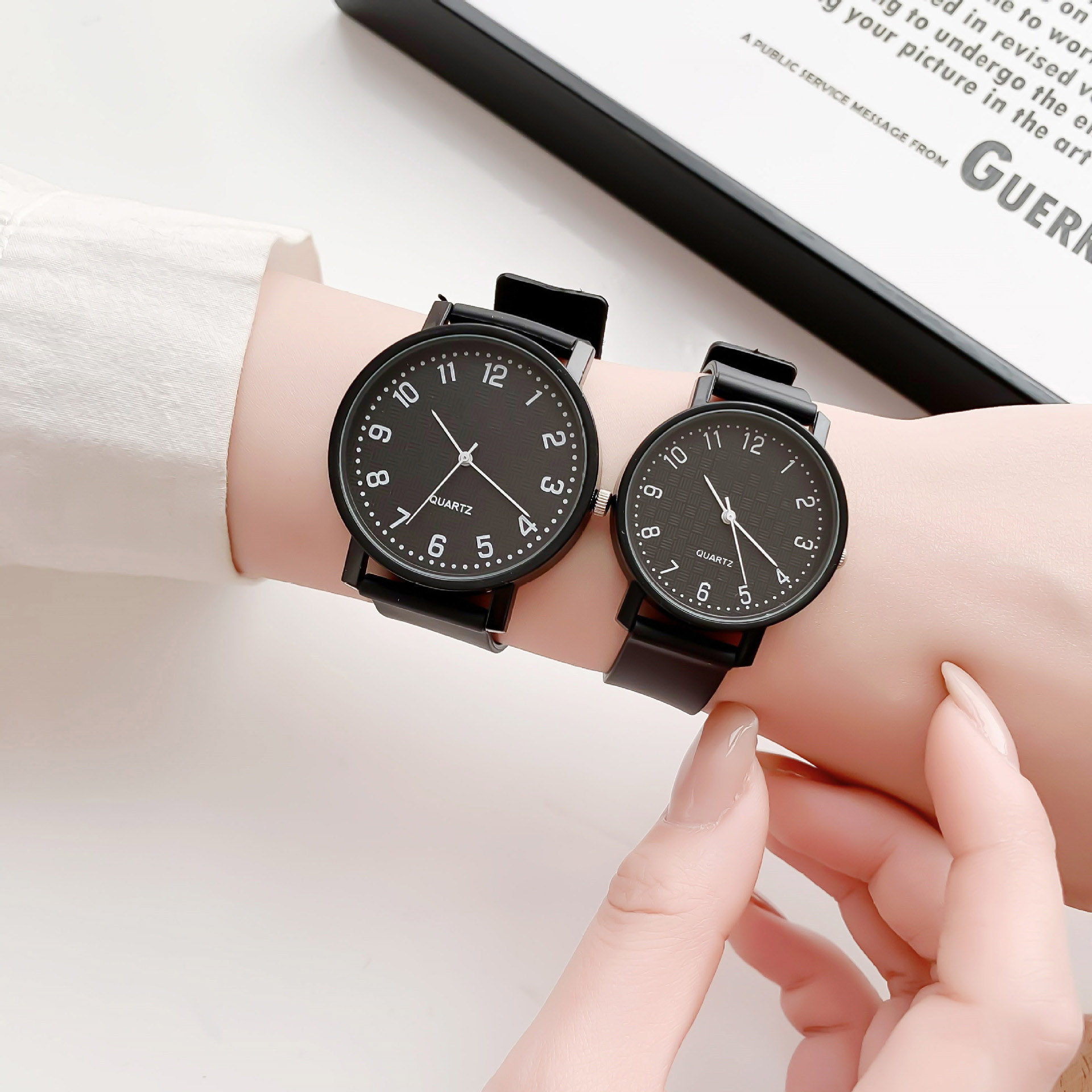 Eenvoudige zwarte horloge quar - Luxury Watch Leather Strap recensie en prijs